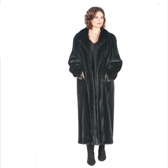 The Perfect Look of a Ranch Mink Coat, Female Skins - Picture 12 of 16